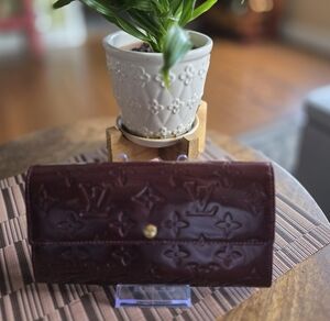 Authentic Louis Vuitton VERNIS Sarah Burgundy Wallet